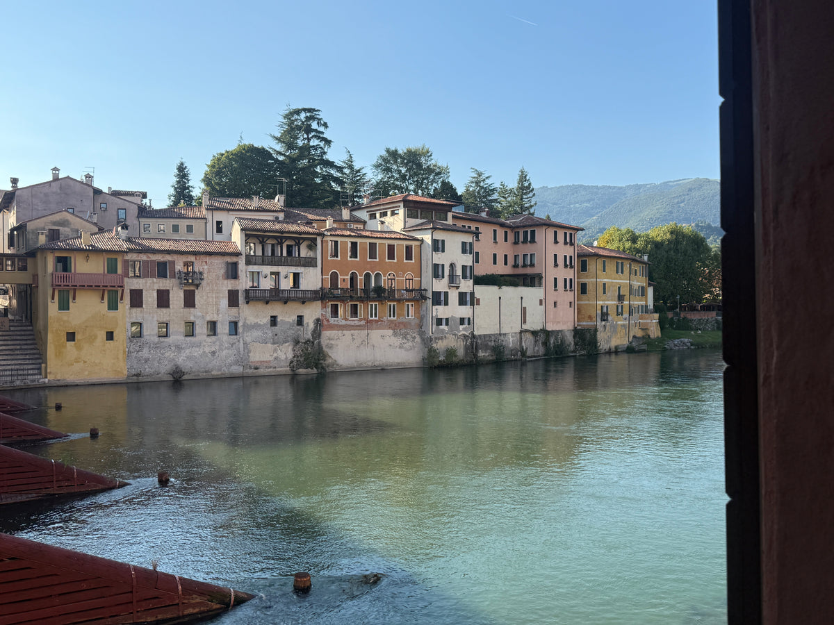 イタリア・バッサーノの川沿い — 2025