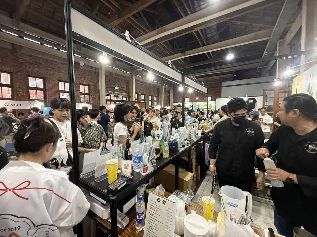 Guests meeting and discovering products at a WAIN99 event