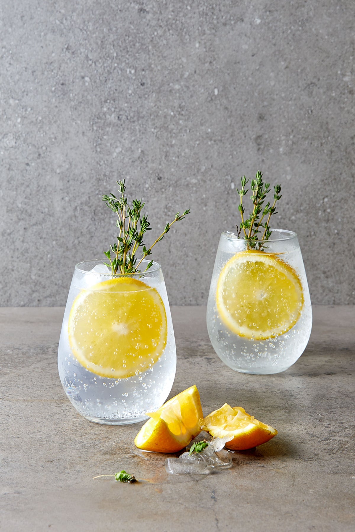 ジントニックの飲み方イメージ／琴通寧調飲示意／Gin and tonic serving inspiration