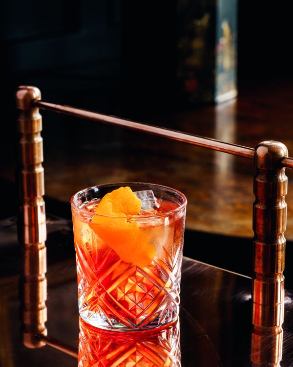 ネグローニの飲み方イメージ／內格羅尼調飲示意／Negroni serving inspiration