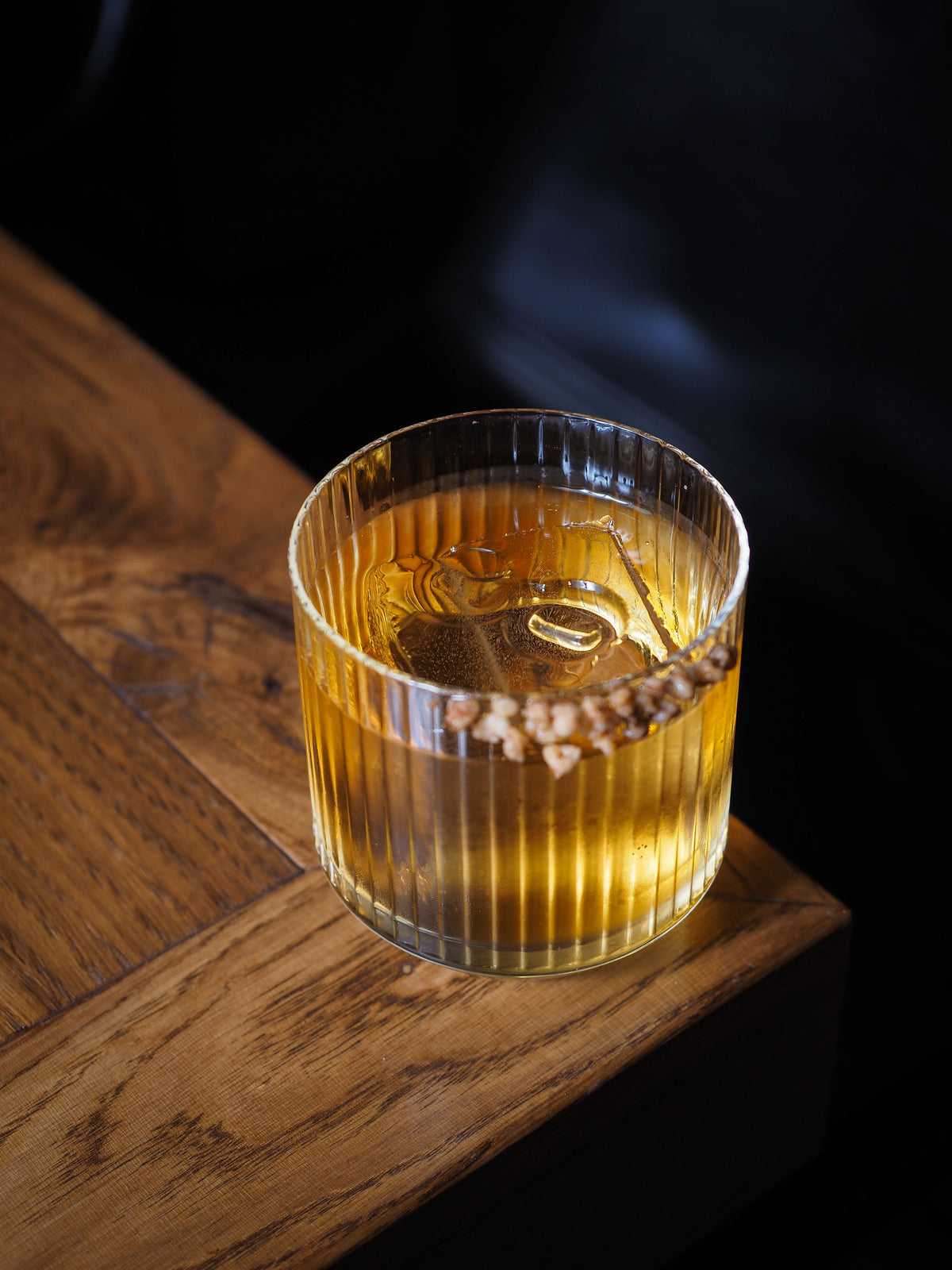 オンザロックの参考イメージ／加冰飲用示意／On-the-rocks serving inspiration