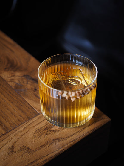 オンザロックの参考イメージ／加冰飲用示意／On-the-rocks serving inspiration